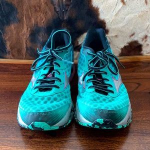 Mizuno Wave Athletic Shoes